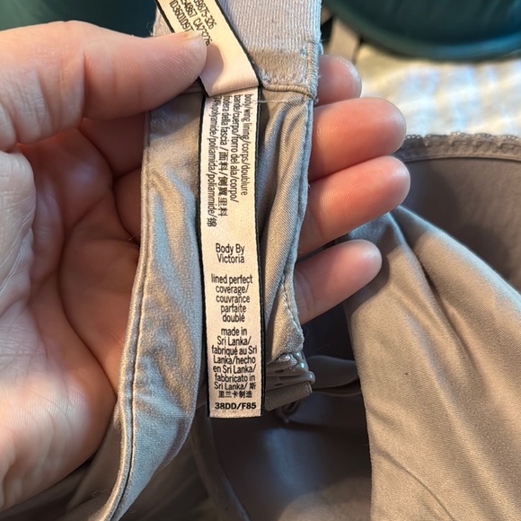 Victorias Secret 38DD Bras - Picture 6 of 7